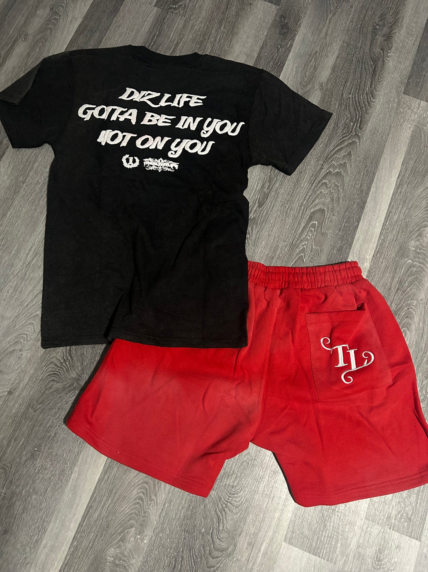 FOREVER TREALTHY SHORT SET